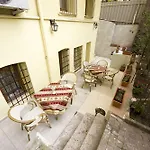 Hotel New House